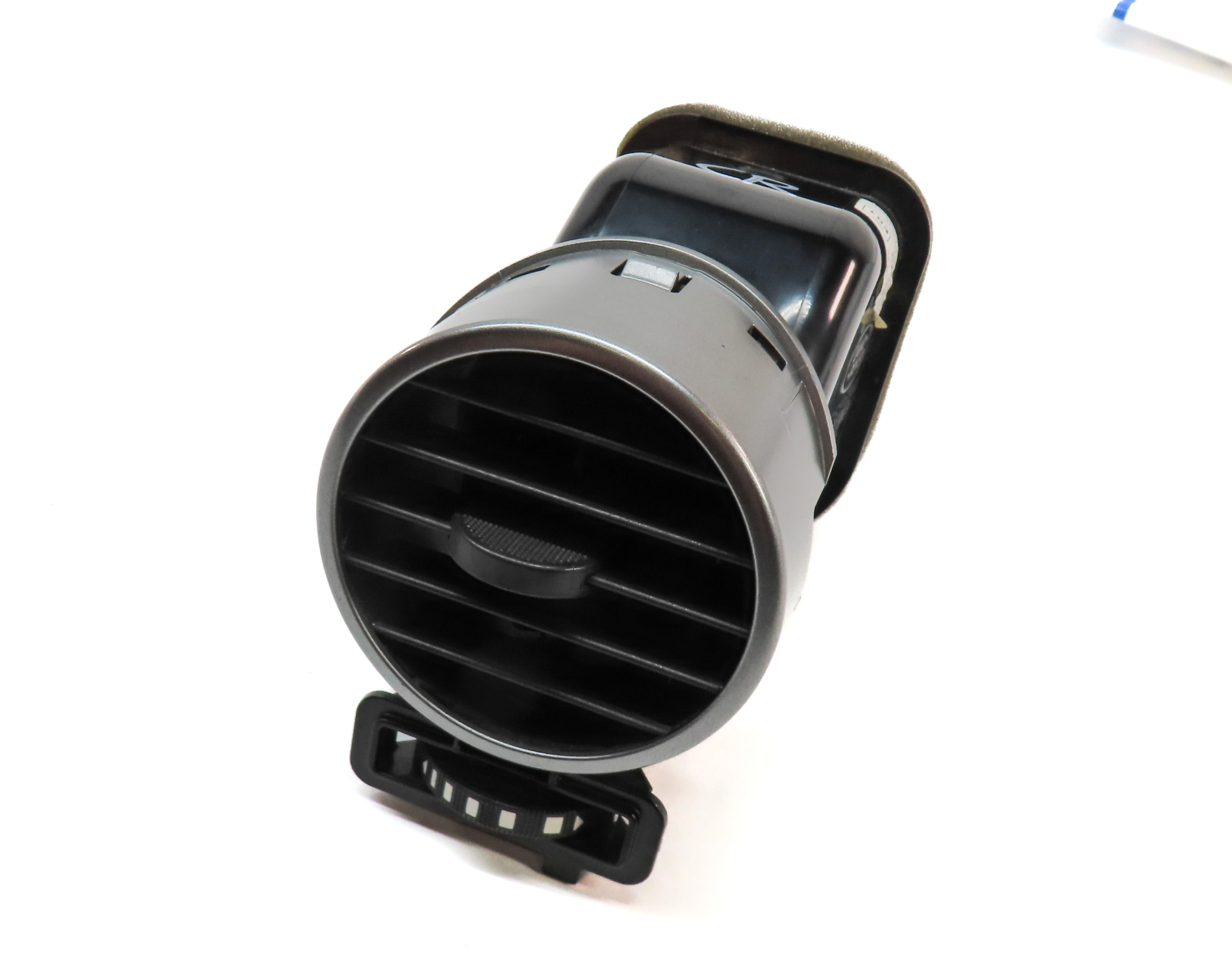 2006 LAND ROVER LR3 FRONT CENTER DASH RIGHT HEAT AIR AC HVAC VENT (Black) — exact item pictured